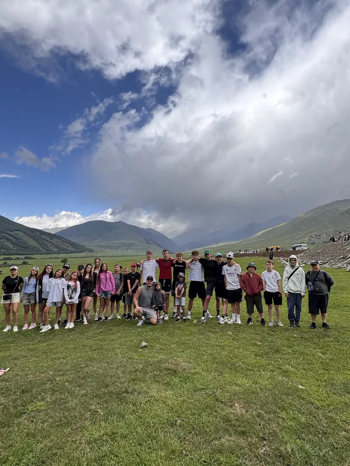 Команда клуба на спортивных сборах в горах