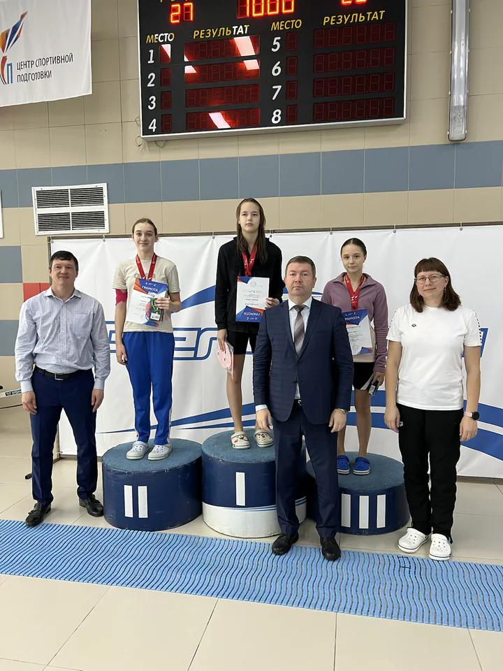 Спортсменки на пьедестале после соревнований